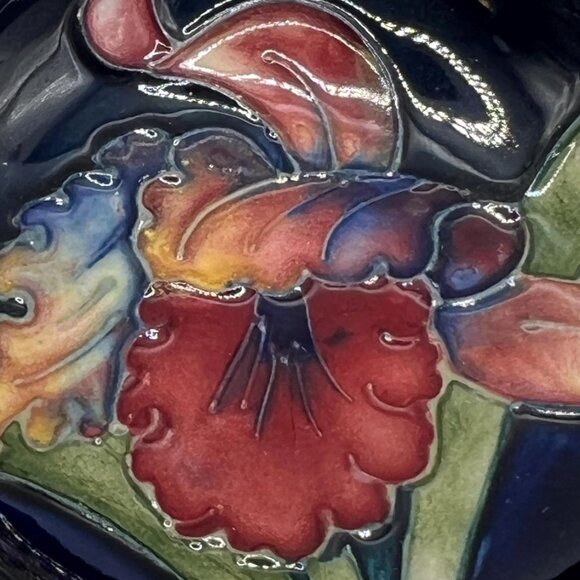 Moorcroft Cobalt blue with pink orchid pattern small Pottery dish - Picture 2 of 7